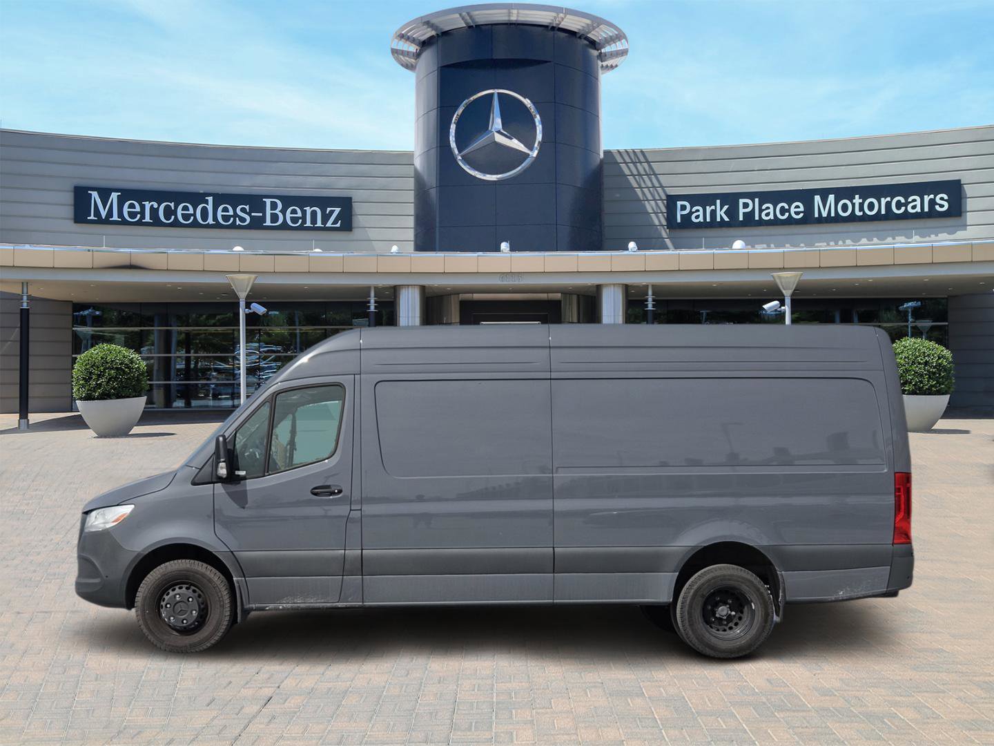 Used 2024 Mercedes-Benz Sprinter 3500 image 3