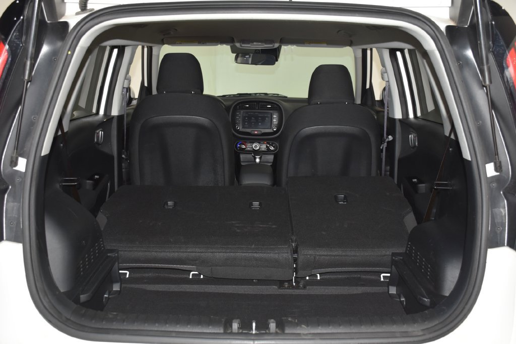 Used 2025 Kia Soul LX w/ LX Technology Package FWD image 28