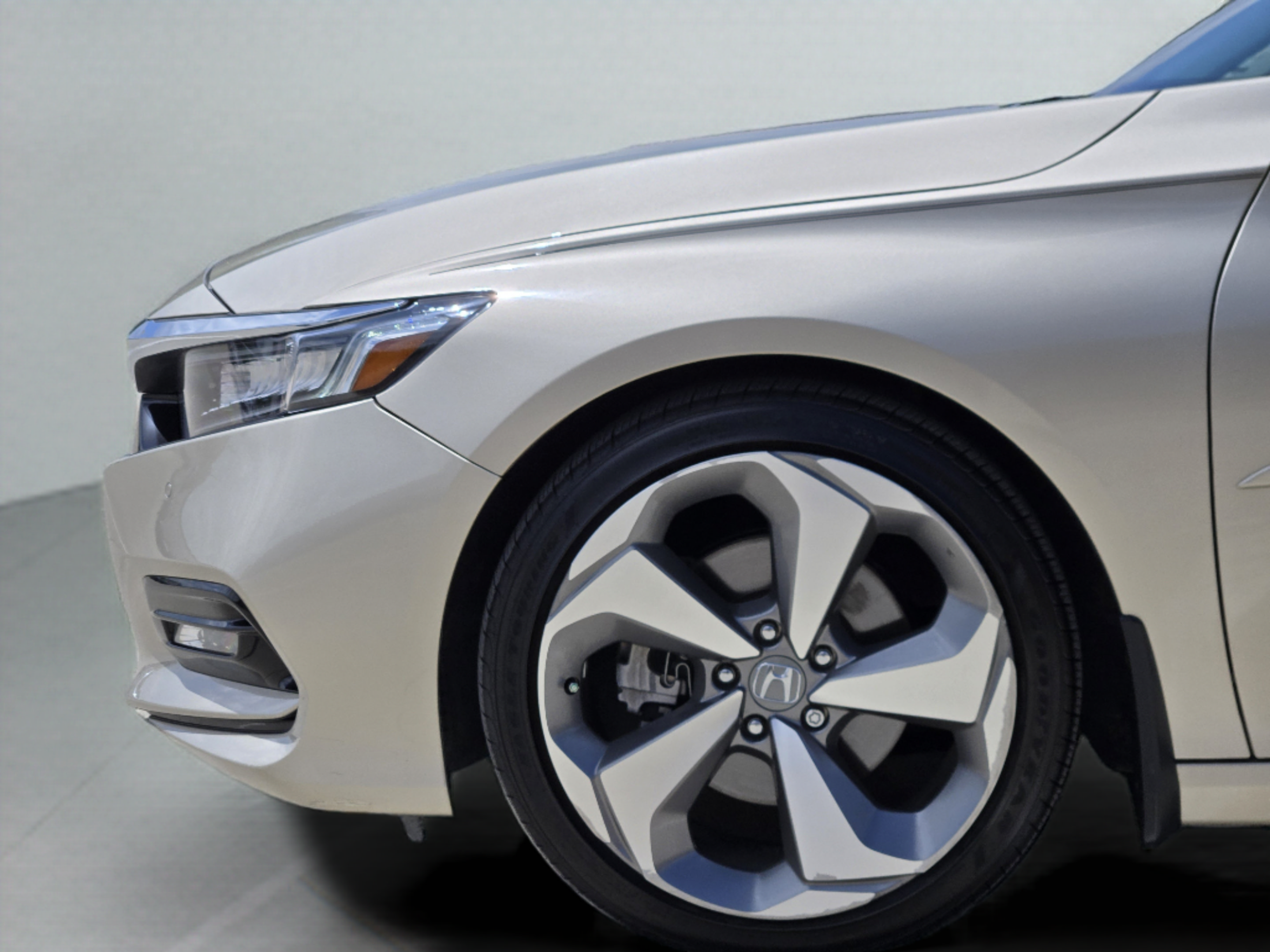 Used 2018 Honda Accord Touring image 32