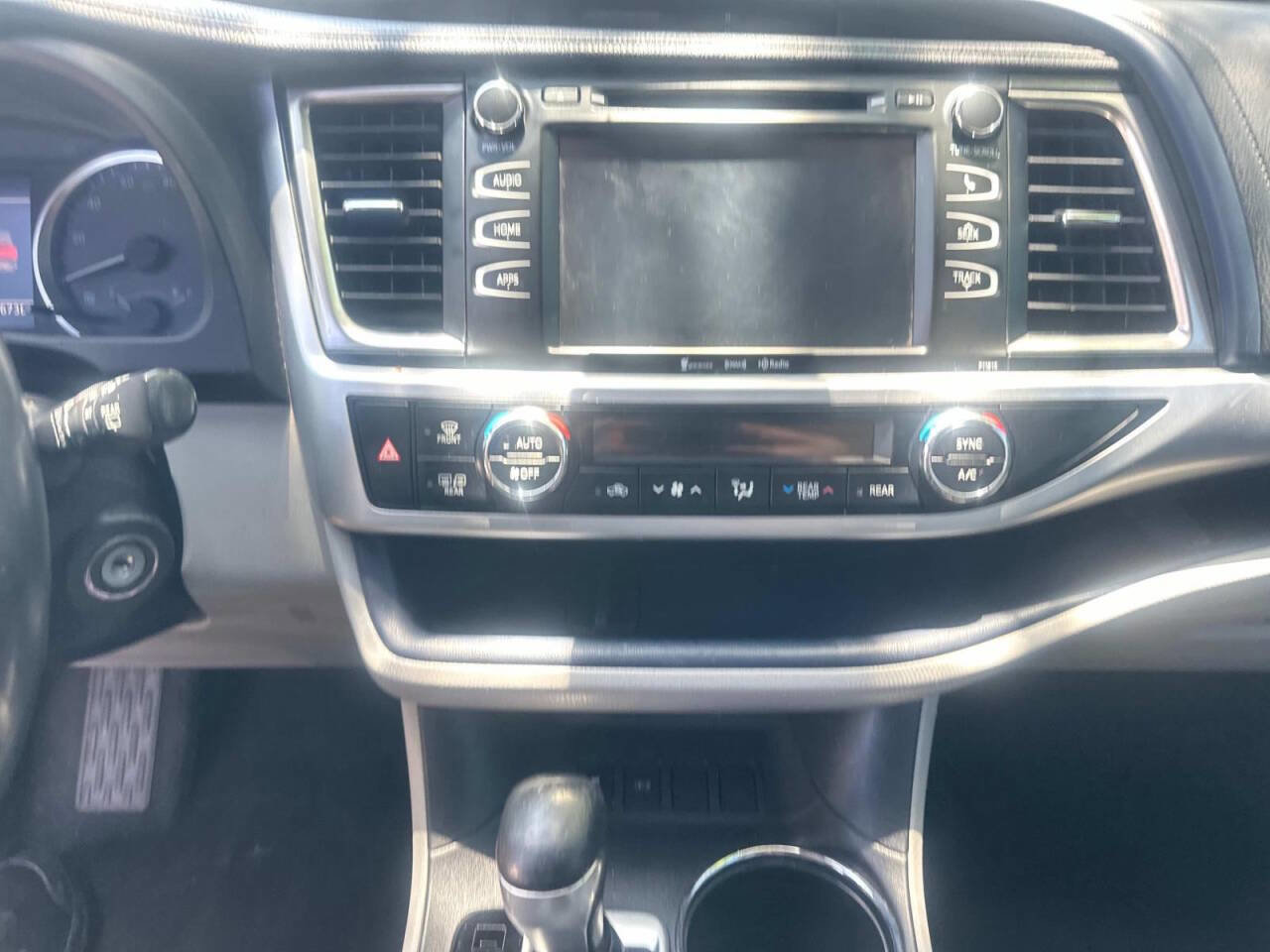 Used 2018 Toyota Highlander LE V6 FWD (Natl) image 9