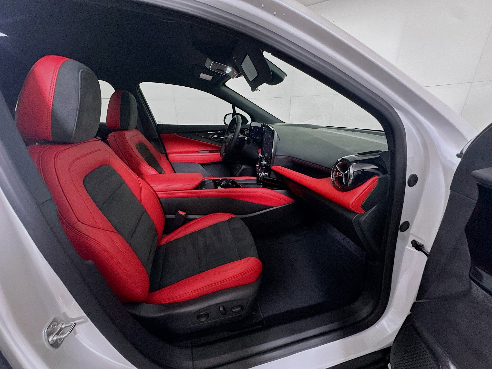 Used 2024 Chevrolet Blazer EV RS AWD/4WD image 31