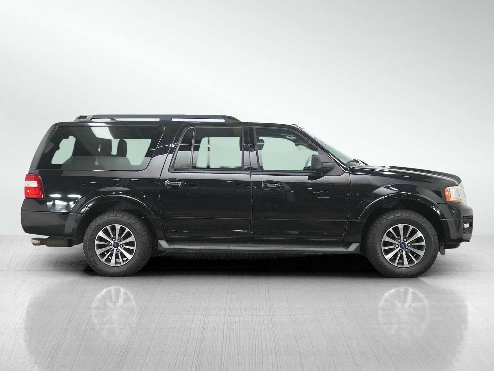 Used 2016 Ford Expedition EL XLT w/ Equipment Group 202A AWD/4WD image 6