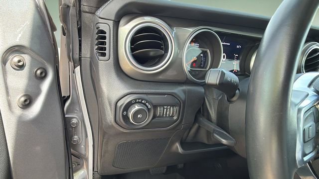 Used 2018 Jeep Wrangler Unlimited Sahara image 22