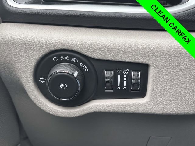 Used 2020 Chrysler Pacifica Touring image 11