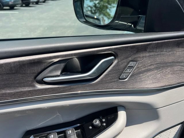 Used 2022 Jeep Grand Cherokee Overland AWD/4WD image 29