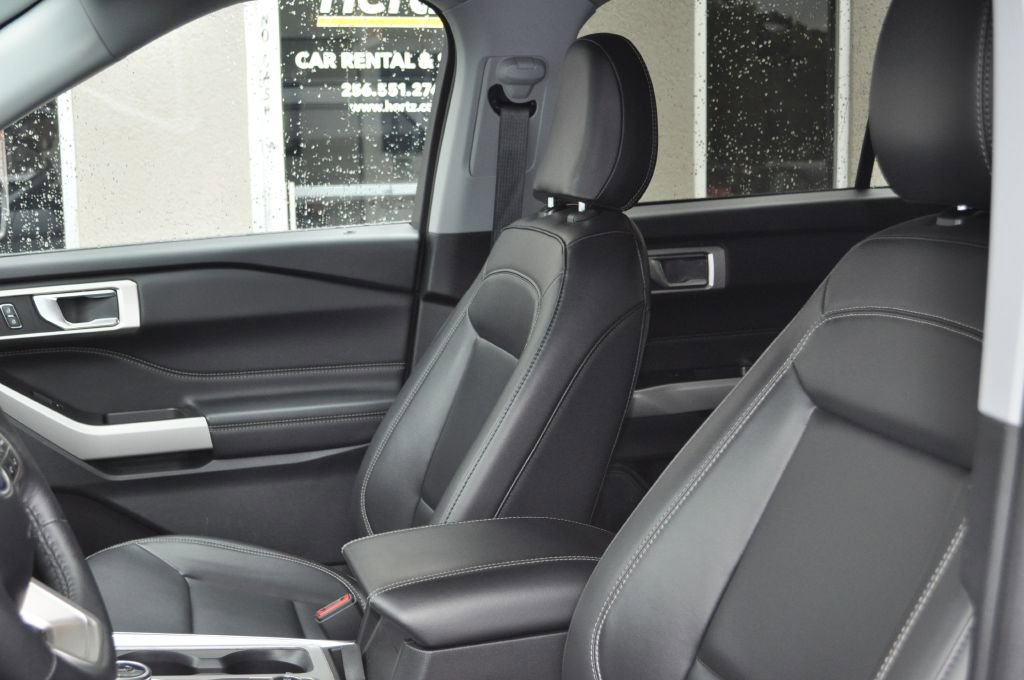 Used 2024 Ford Explorer XLT w/ Equipment Group 202A image 5