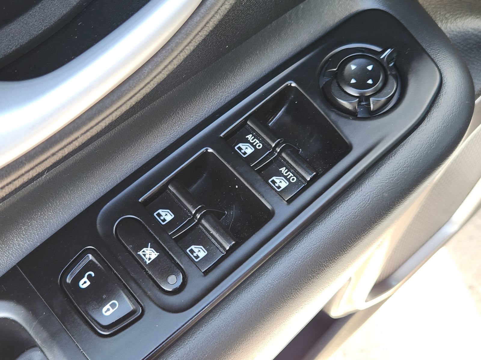 Used 2023 Jeep Renegade Latitude AWD/4WD image 33