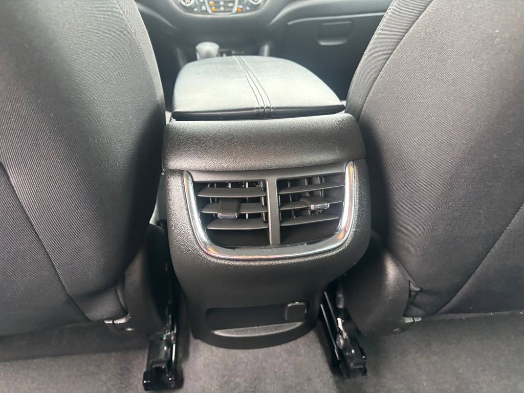 Used 2023 Chevrolet Malibu LT image 28