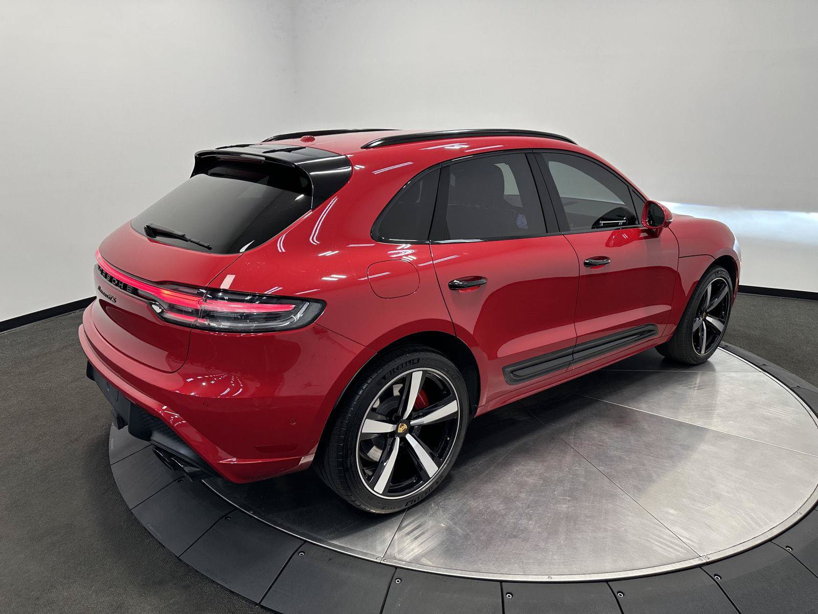 Certified 2023 Porsche Macan GTS AWD/4WD image 7