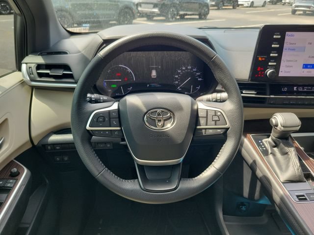 Used 2021 Toyota Sienna XLE FWD image 11