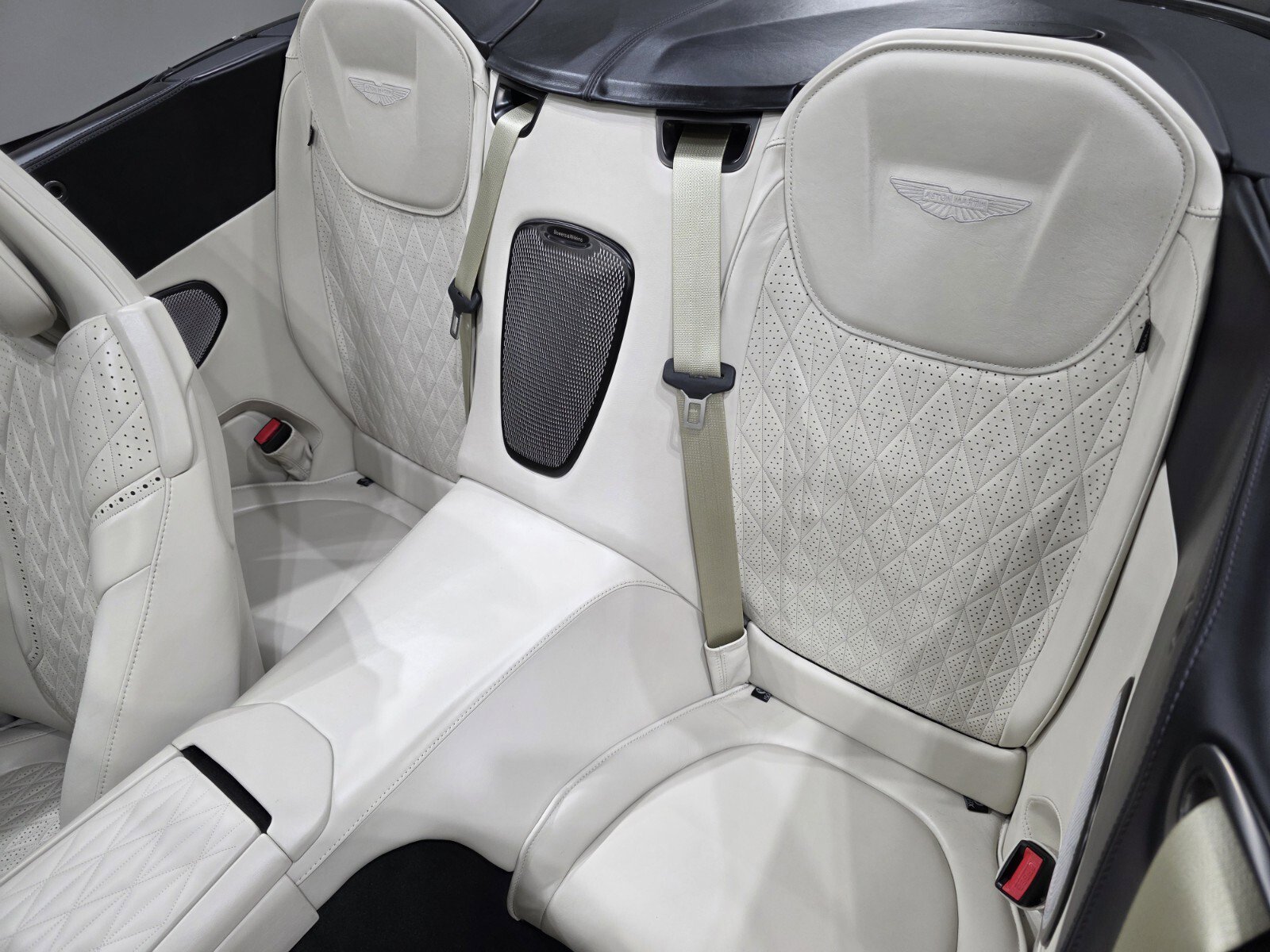 Used 2024 Aston Martin DB12 Volante image 18