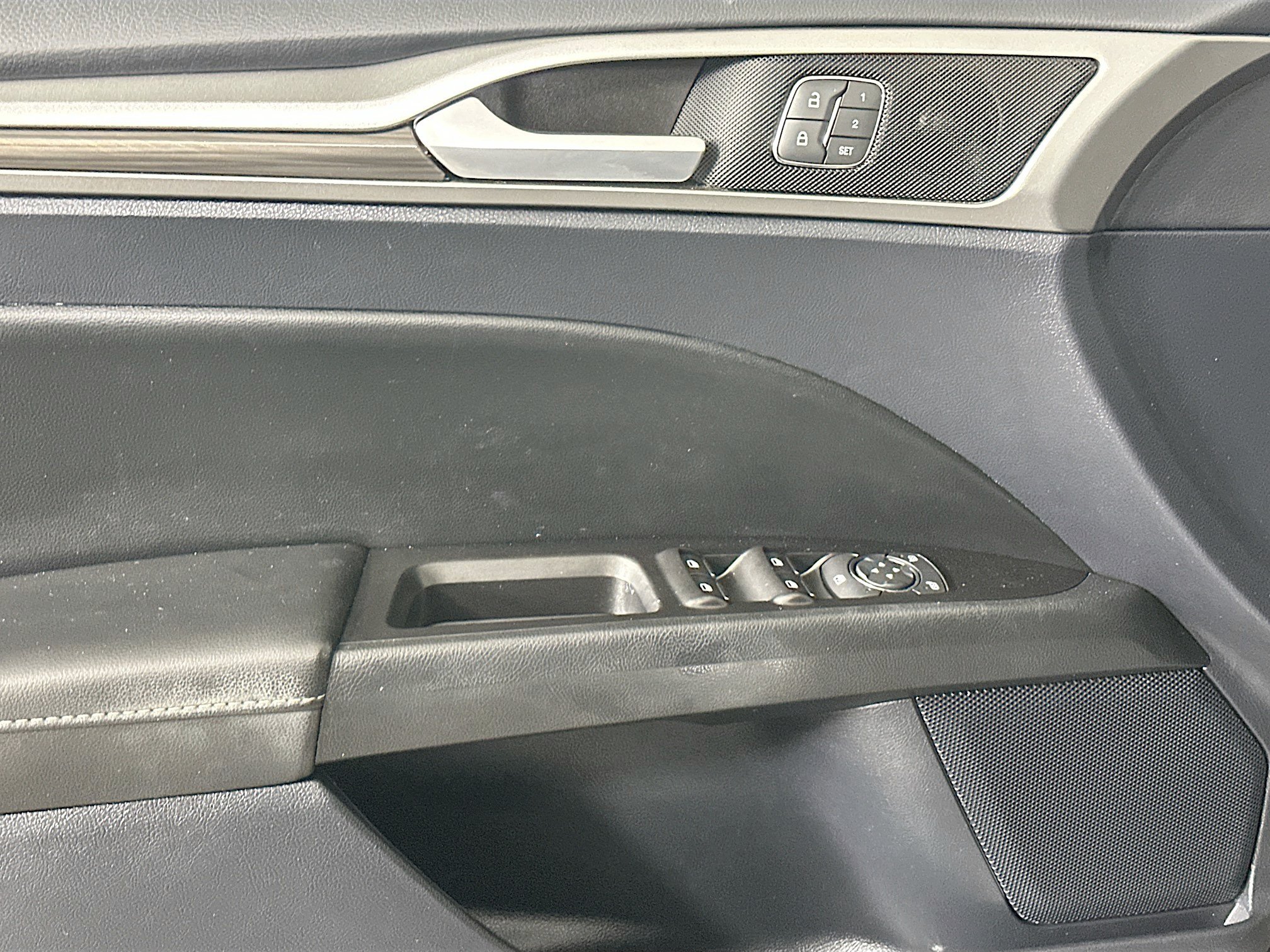 Used 2020 Ford Fusion SEL FWD image 15