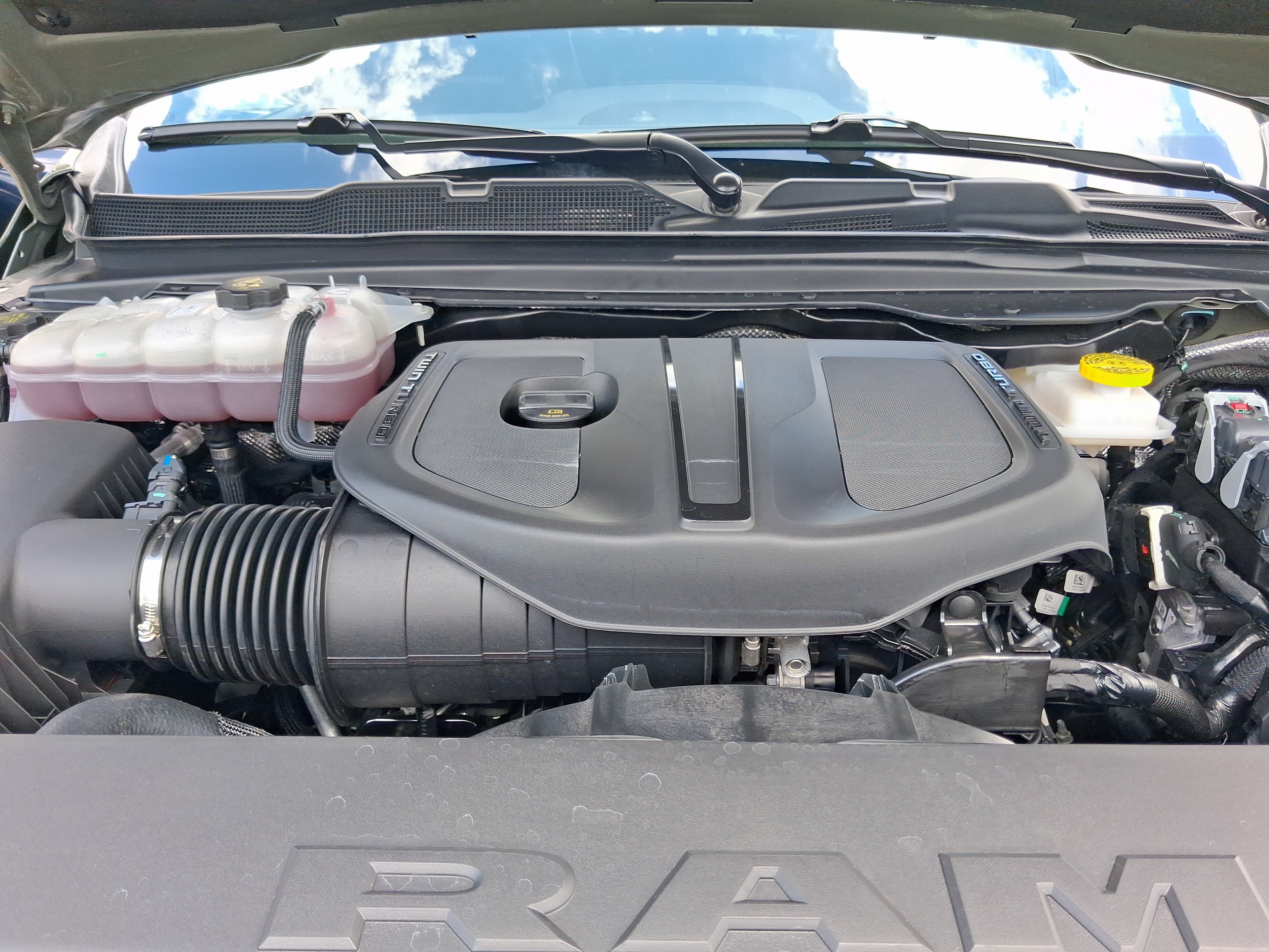 Used 2026 RAM 1500 Laramie AWD/4WD image 18