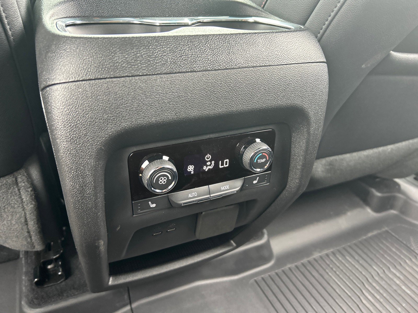 New 2026 Chevrolet Traverse RS w/ LPO, Floor Liner Package FWD image 22