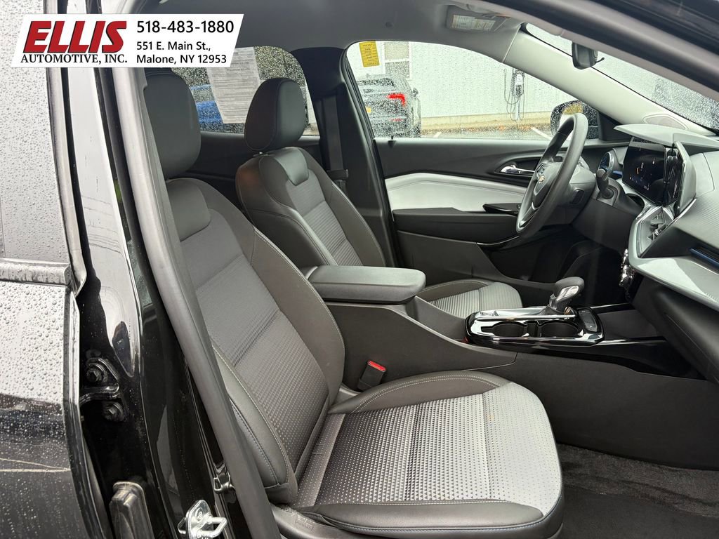 Used 2024 Chevrolet Trax LT image 24