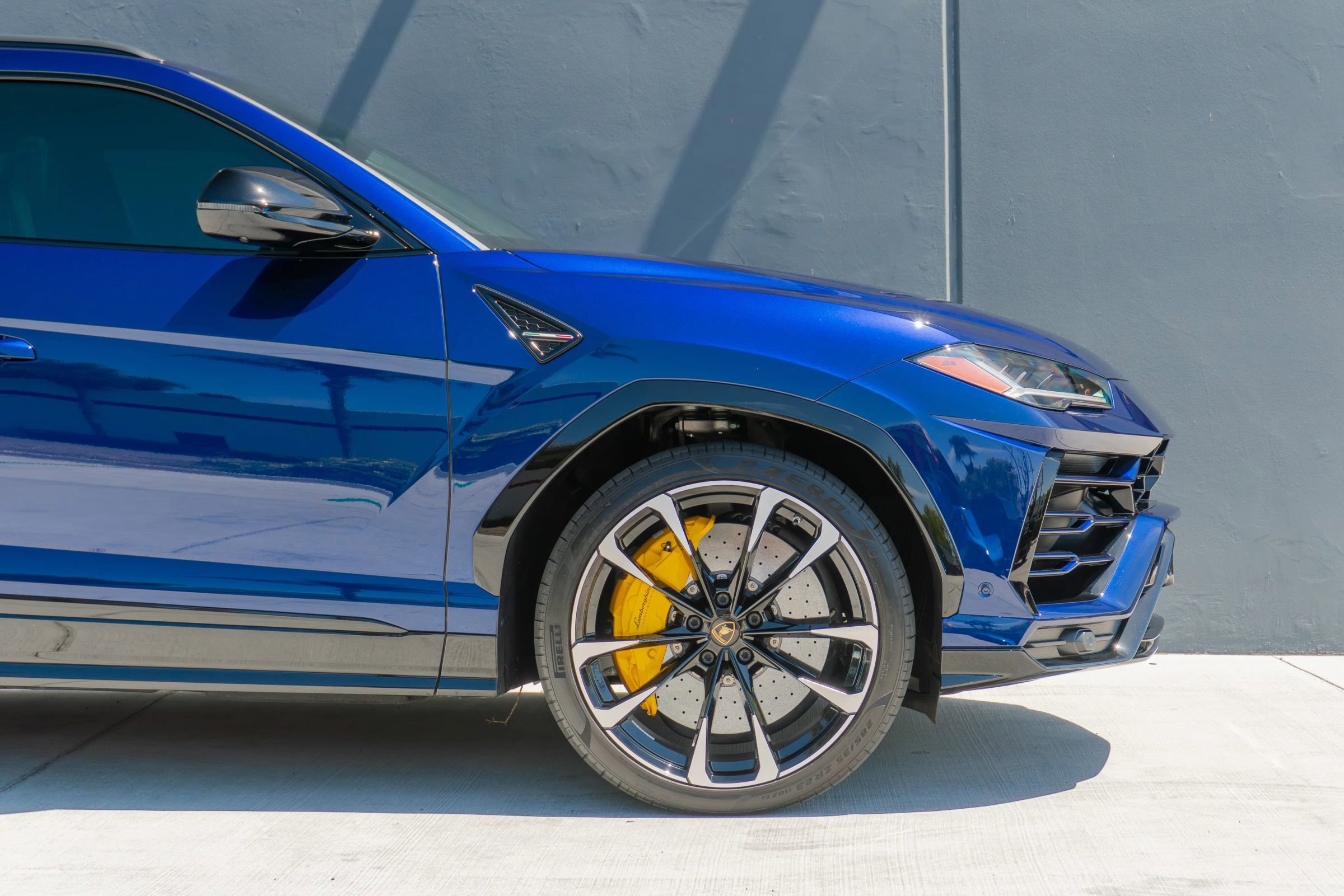 Used 2021 Lamborghini Urus AWD/4WD image 35