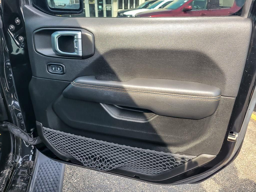 Used 2022 Jeep Wrangler Unlimited Sahara AWD/4WD image 22