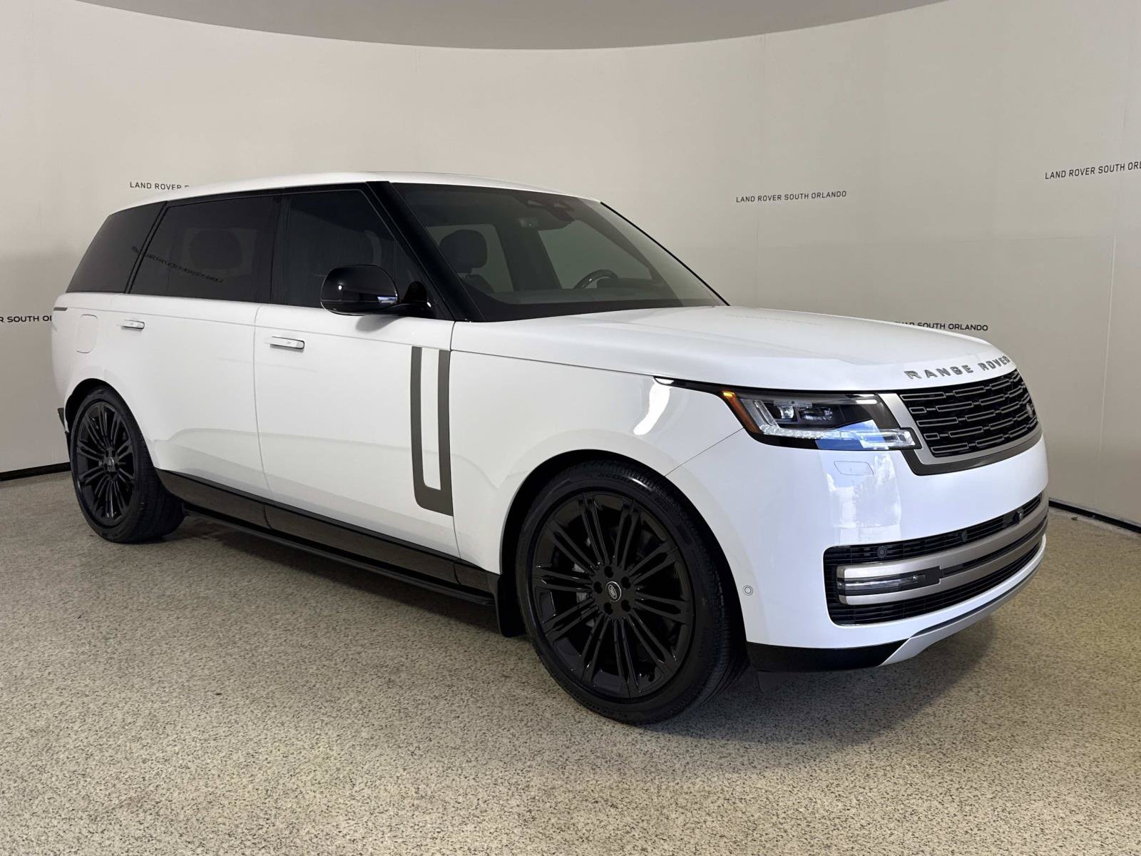 Used 2025 Land Rover Range Rover Long Wheelbase SE AWD/4WD image 7