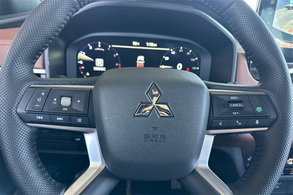 New 2025 Mitsubishi Outlander SEL image 24