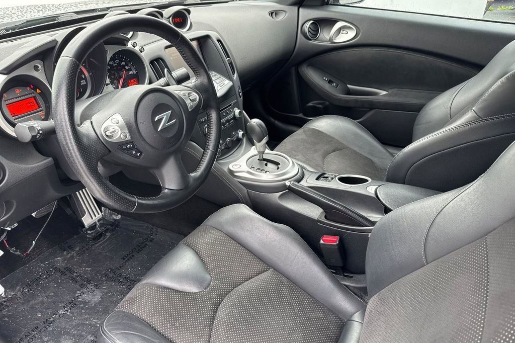 Used 2020 Nissan 370Z Touring Sport RWD image 9