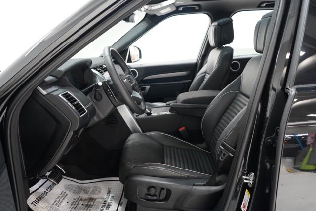 Used 2024 Land Rover Discovery Dynamic SE image 13