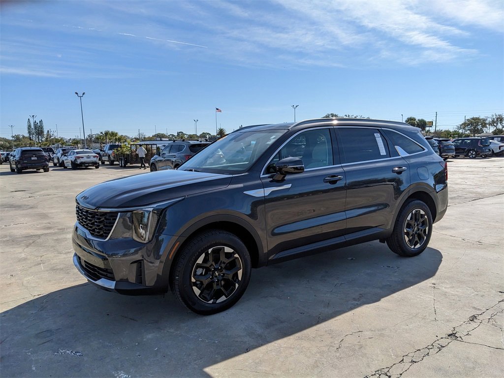 Certified 2025 Kia Sorento S w/ Panoramic Sunroof Package image 5