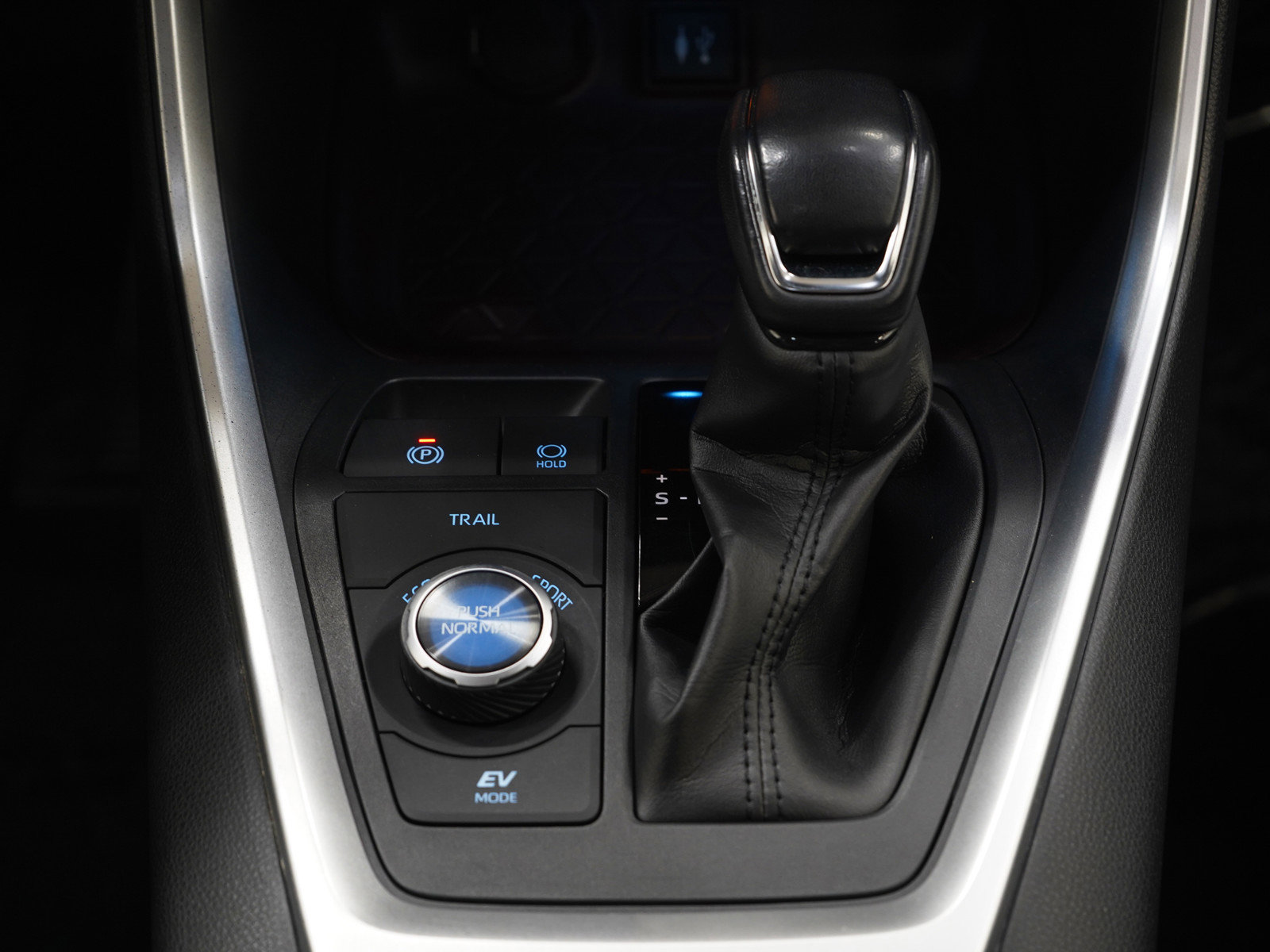 Used 2019 Toyota RAV4 Limited AWD/4WD image 16