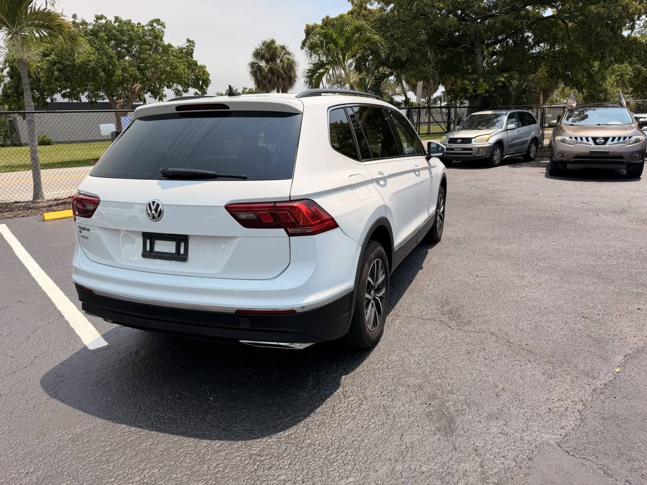 Used 2020 Volkswagen Tiguan SE AWD/4WD image 3