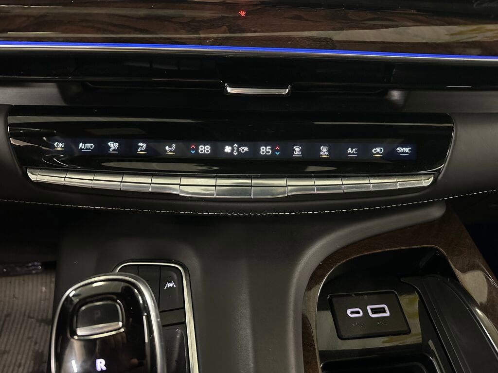 Used 2021 Cadillac Escalade Premium Luxury Platinum image 18