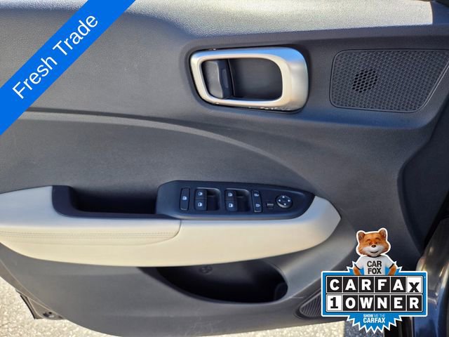 Used 2020 Hyundai Venue FWD image 17