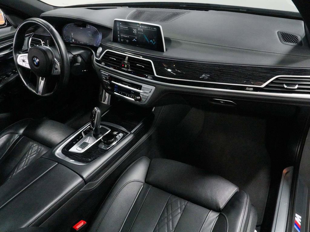 Used 2022 BMW 750i xDrive w/ Executive Package AWD/4WD image 44