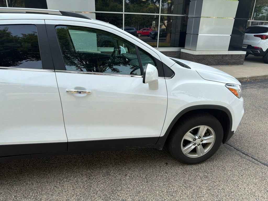 Used 2019 Chevrolet Trax LT w/ LT Convenience Package AWD/4WD image 9