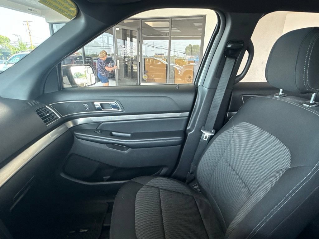Used 2018 Ford Explorer XLT AWD/4WD image 26