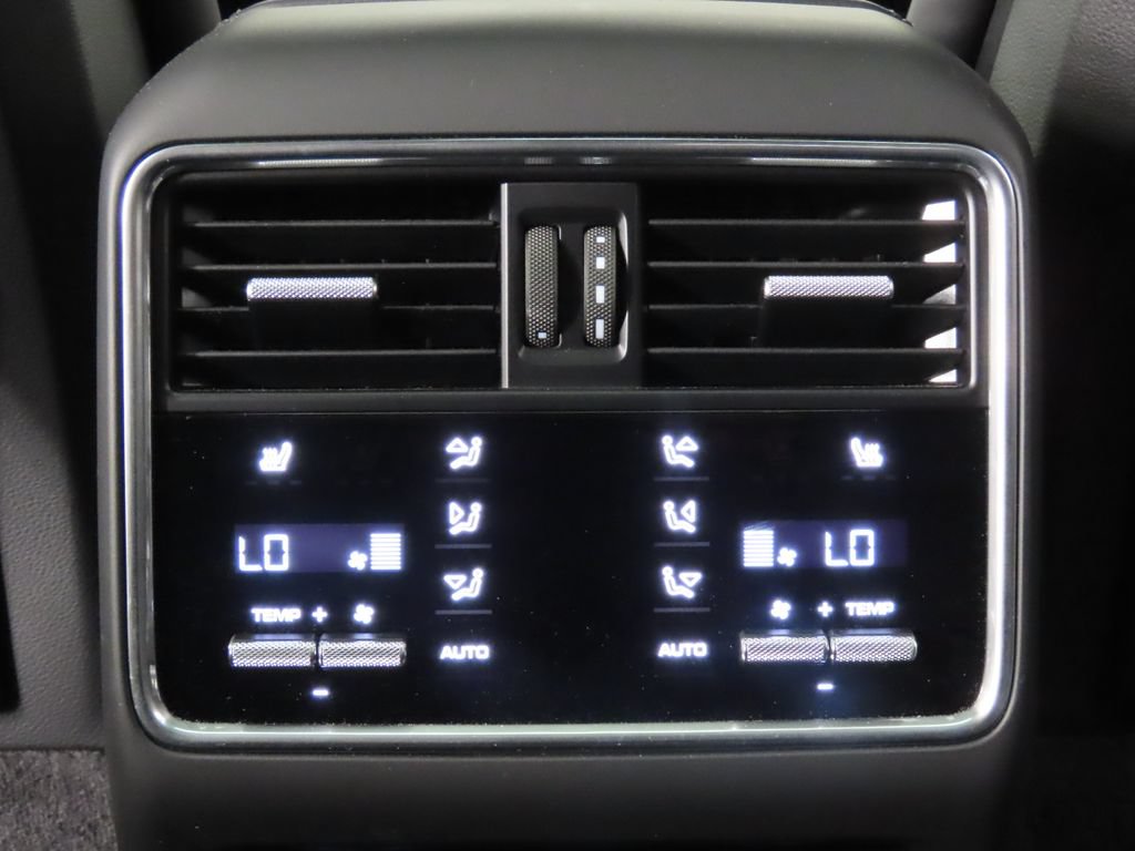 Certified 2023 Porsche Cayenne Coupe AWD/4WD image 34