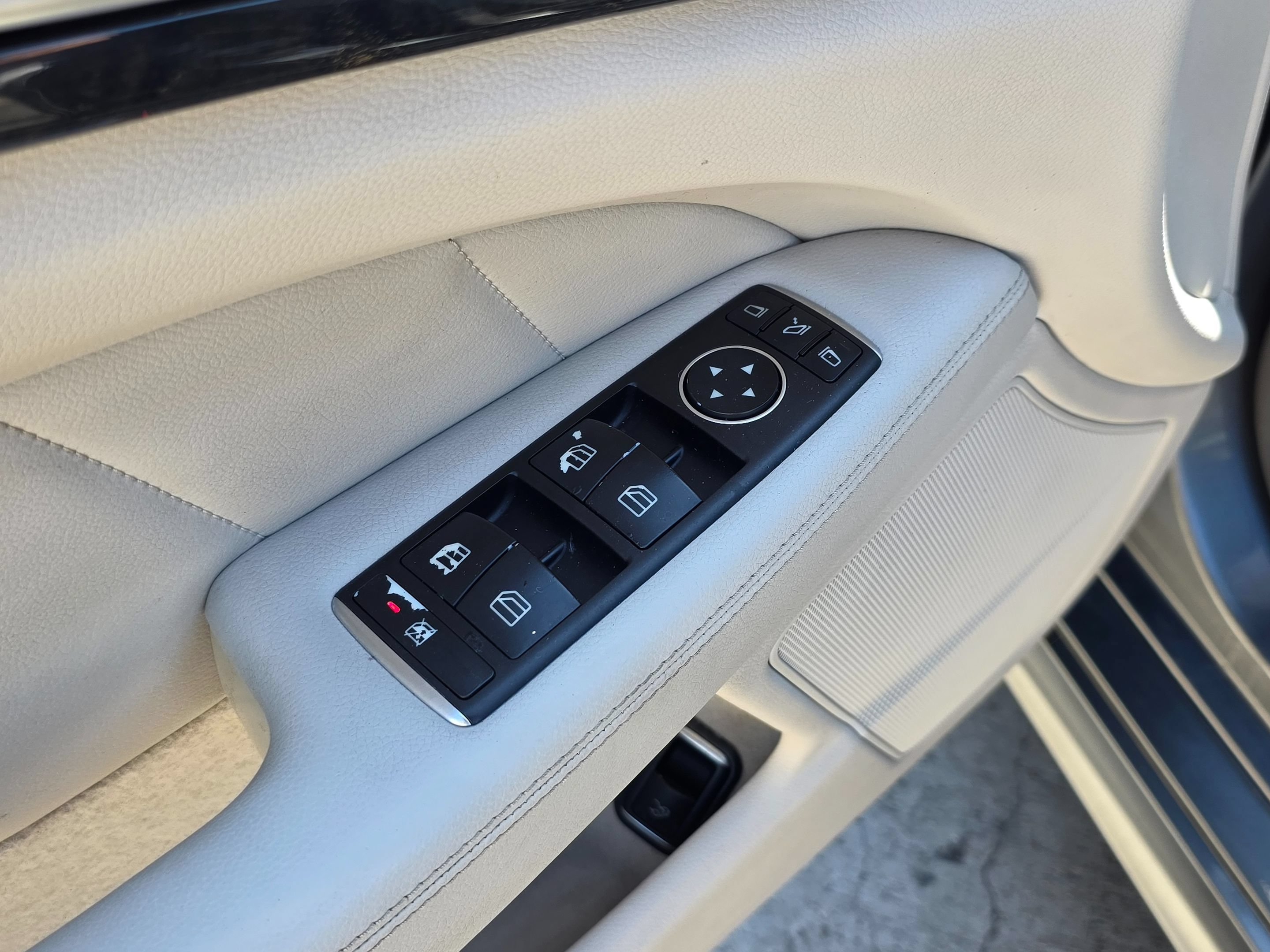 Used 2017 Mercedes-Benz CLS 550 w/ Premium 2 Package image 20