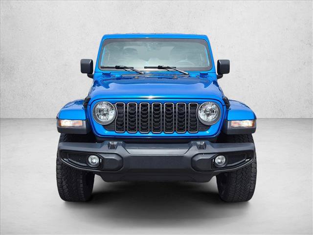 Used 2025 Jeep Gladiator Sport AWD/4WD image 2