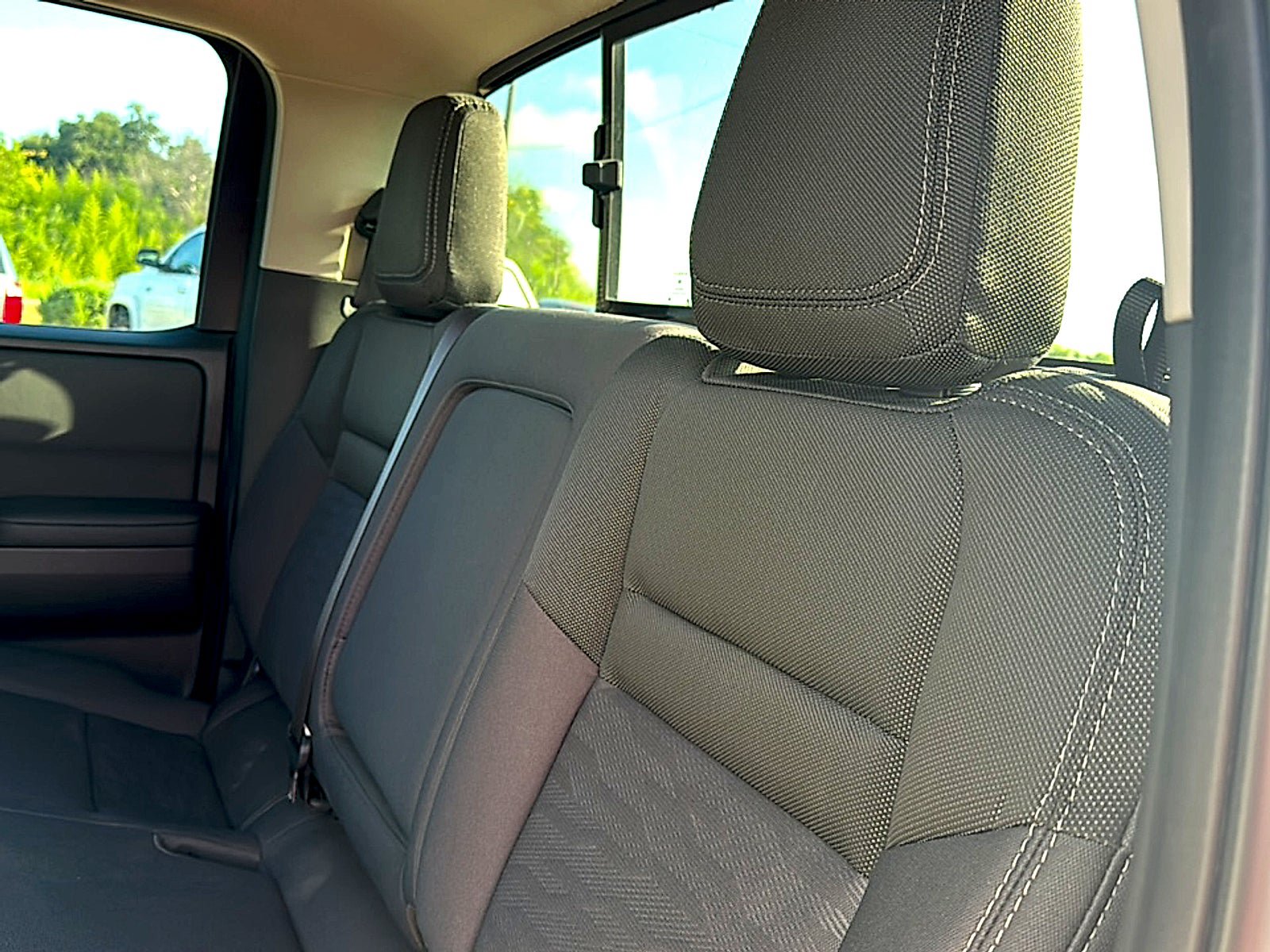 Used 2024 Nissan Frontier SV w/ SV Convenience Package RWD image 19