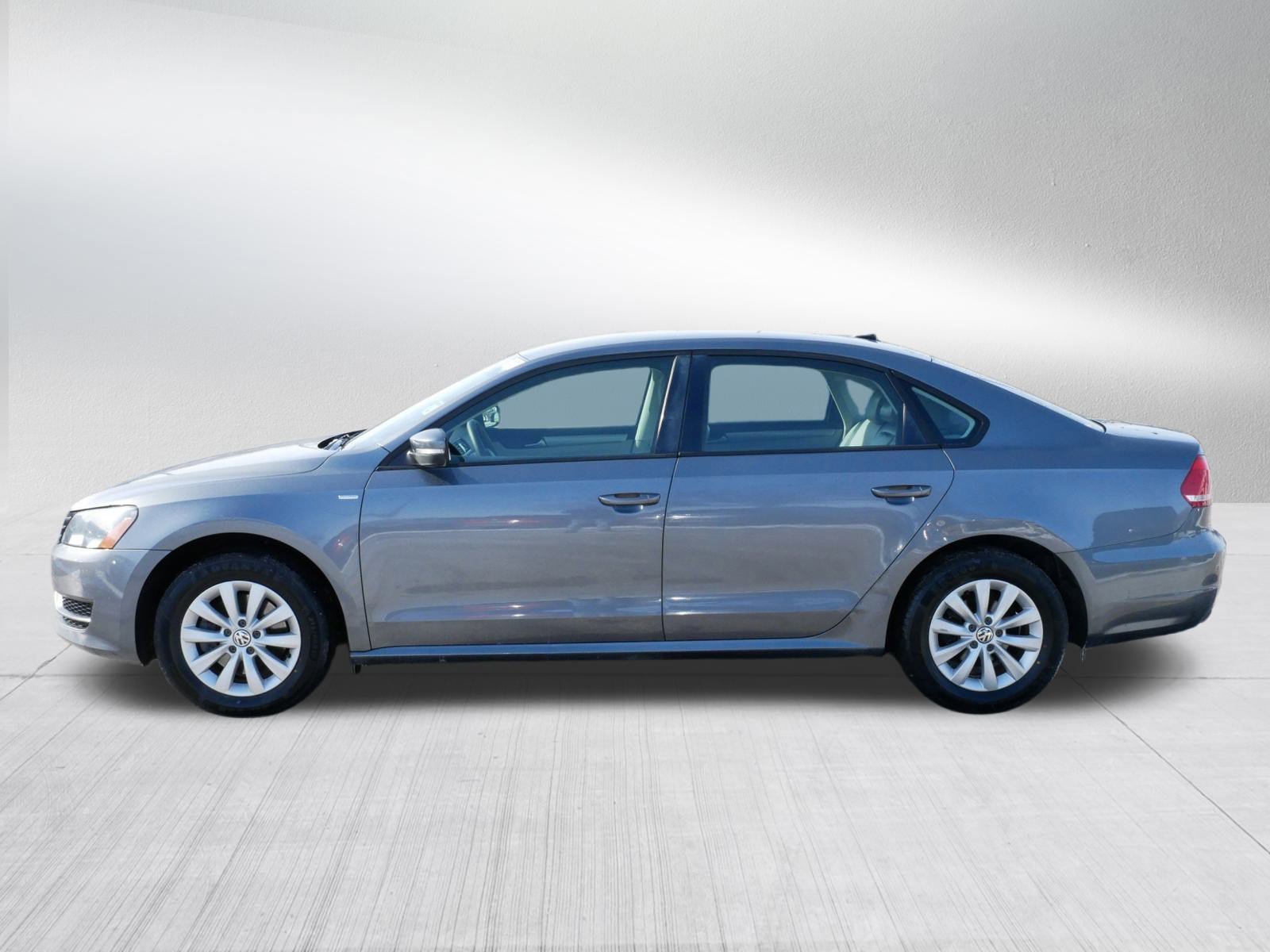 Used 2013 Volkswagen Passat Wolfsburg Edition image 4