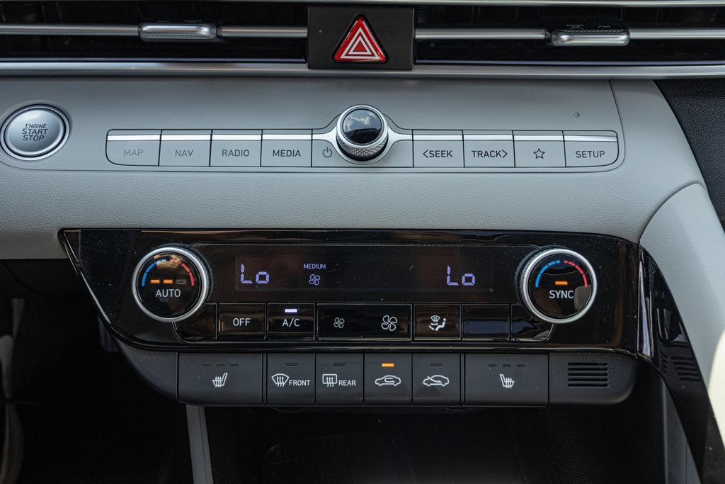Certified 2024 Hyundai Elantra Limited FWD image 21