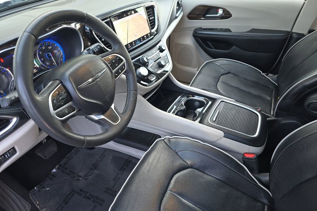 Used 2023 Chrysler Pacifica Limited image 9