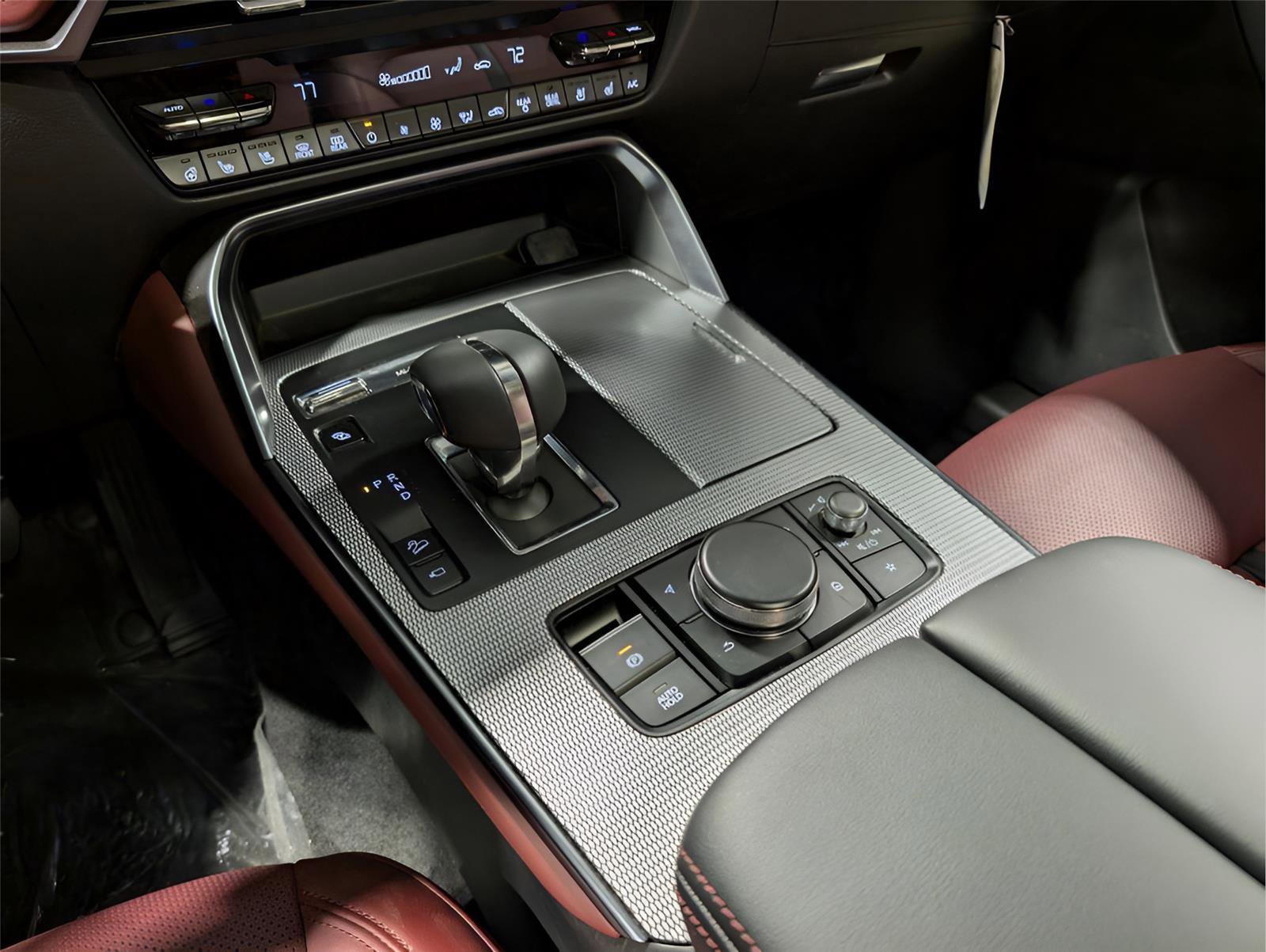 New 2025 MAZDA CX-70 Plug-In Hybrid w/ Premium Plus AWD/4WD image 24