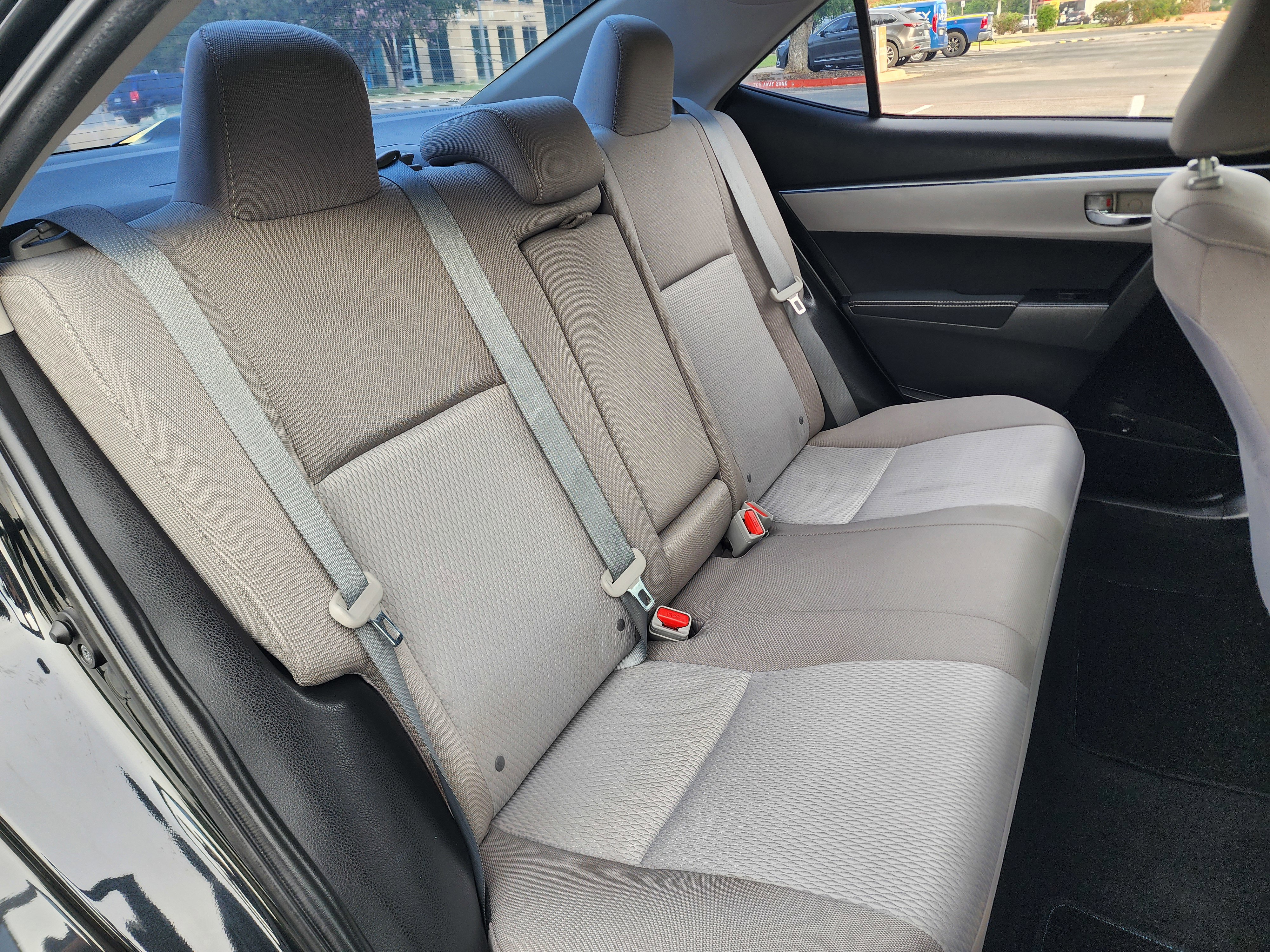 Used 2016 Toyota Corolla LE FWD image 16