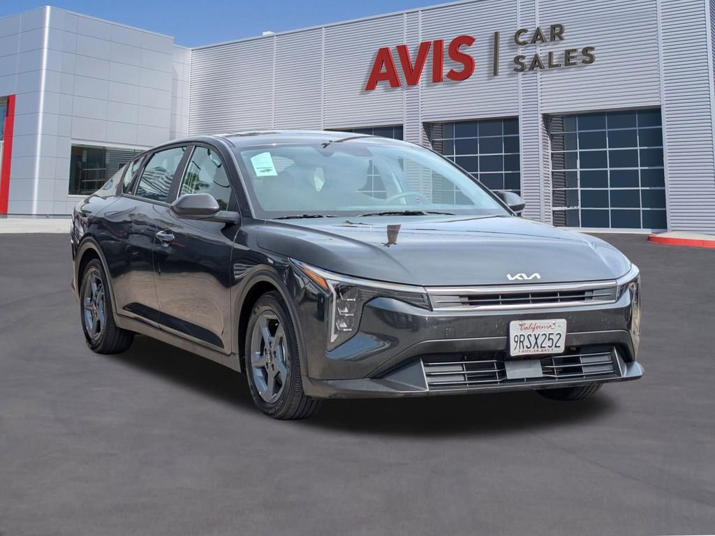 Used 2025 Kia K4 LXS image 3