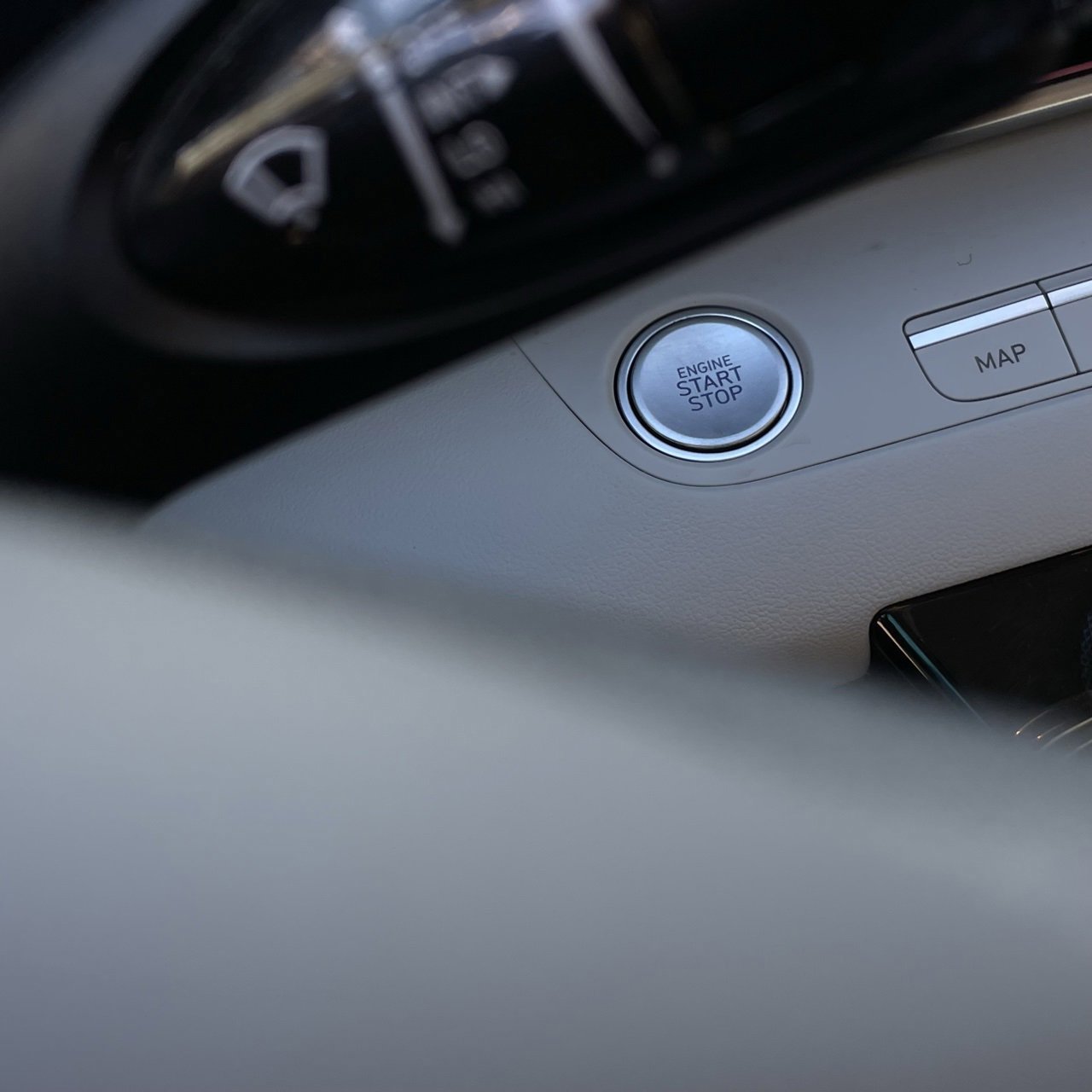 Used 2025 Hyundai Elantra Limited image 16