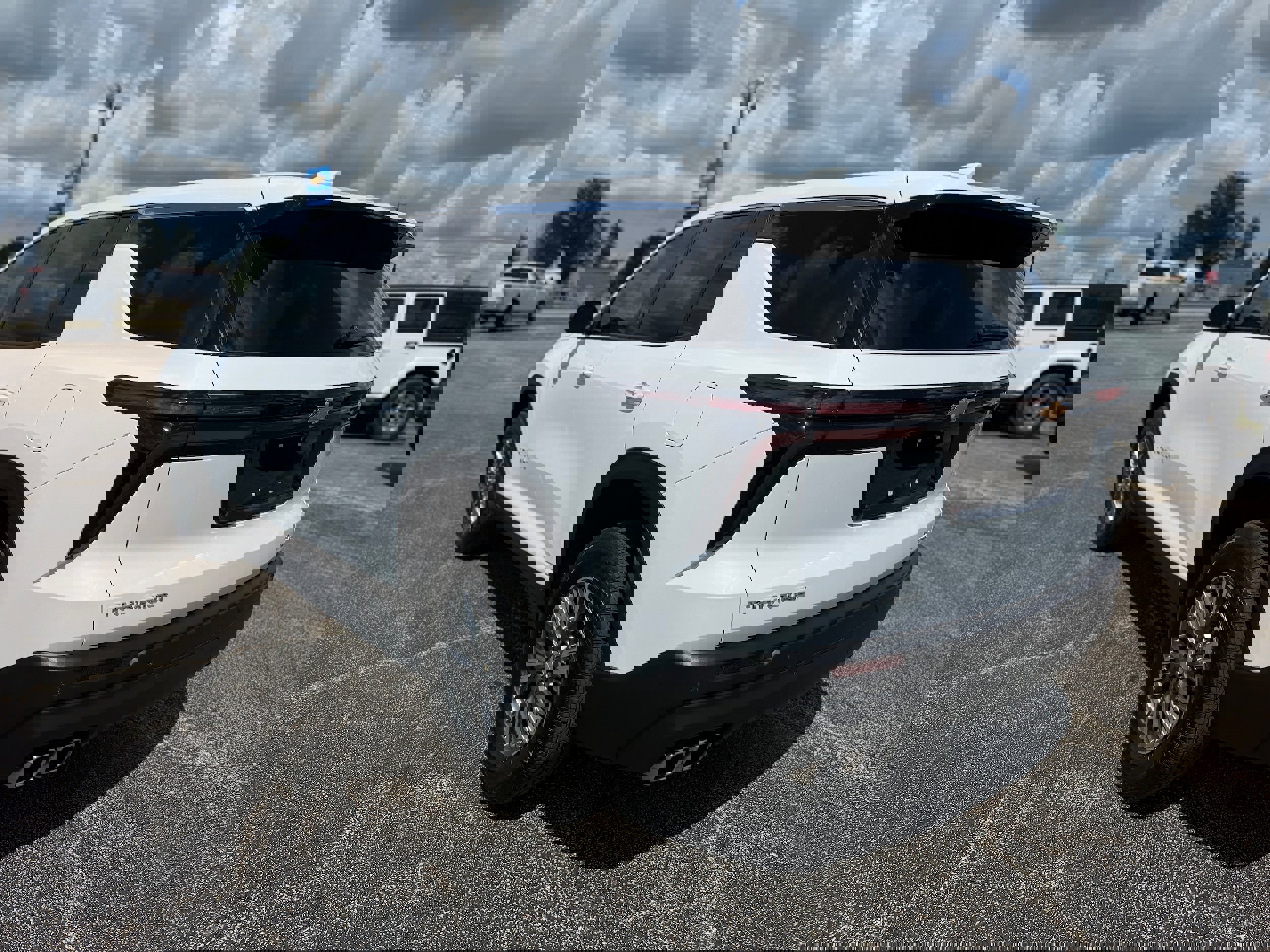 Used 2024 Chevrolet Traverse LS image 7