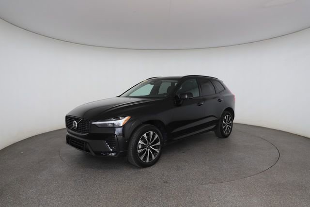 Used 2023 Volvo XC60 B5 Plus image 3
