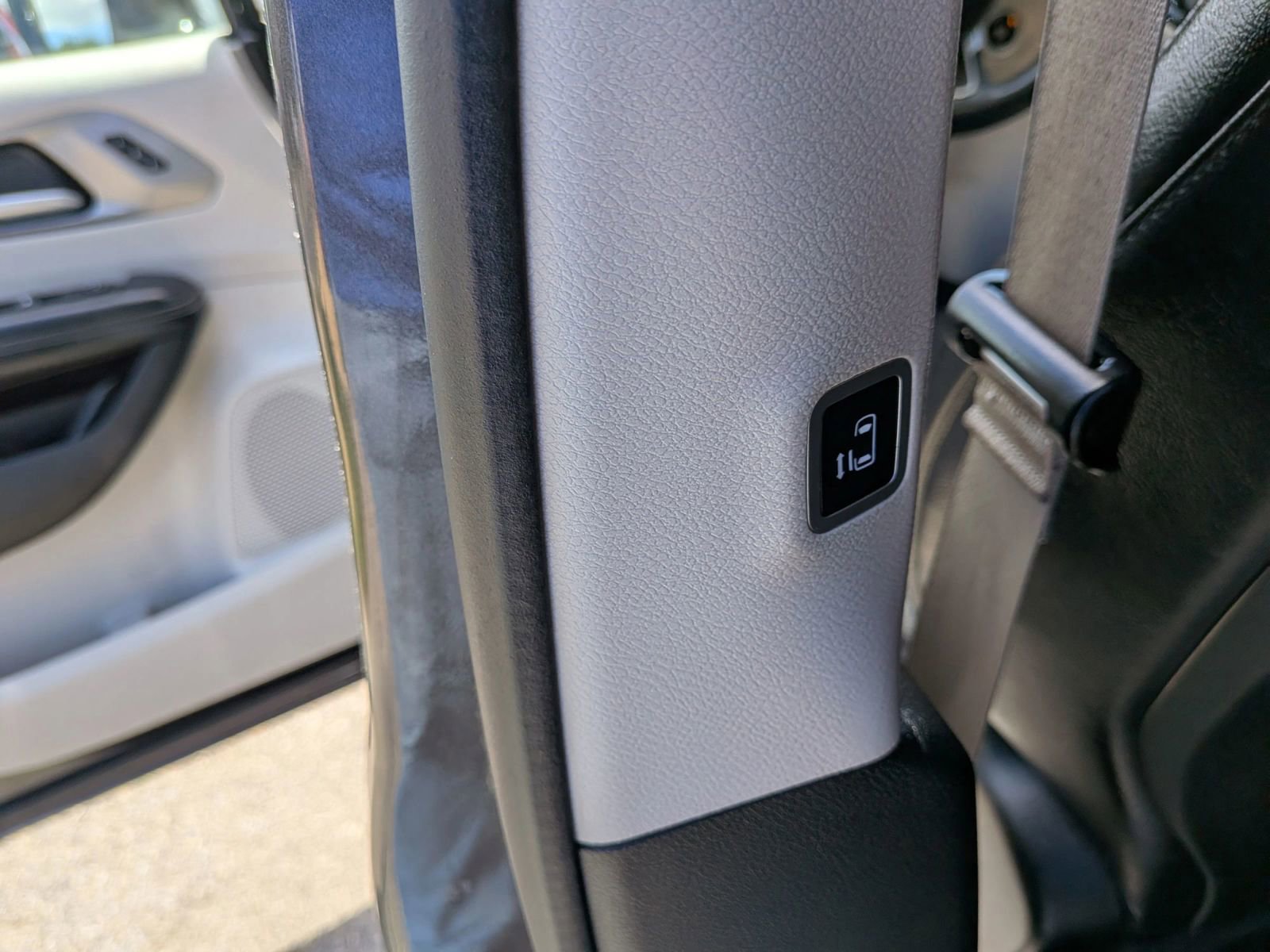 Used 2022 Chrysler Pacifica Touring-L w/ Uconnect Theater Family Group FWD image 33