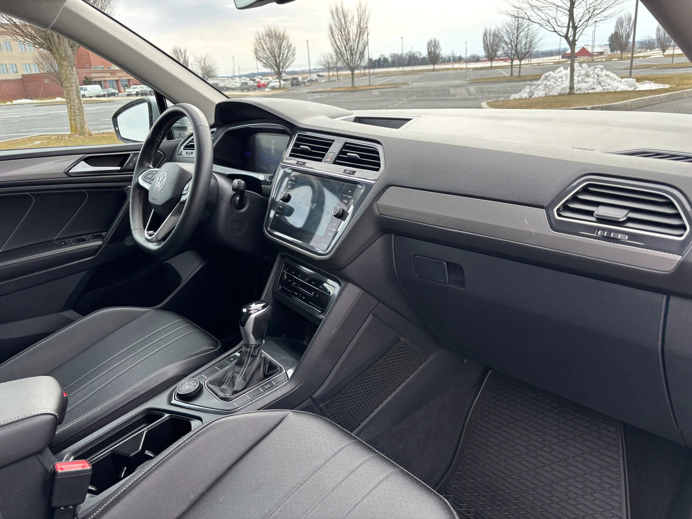 Used 2022 Volkswagen Tiguan SE image 22