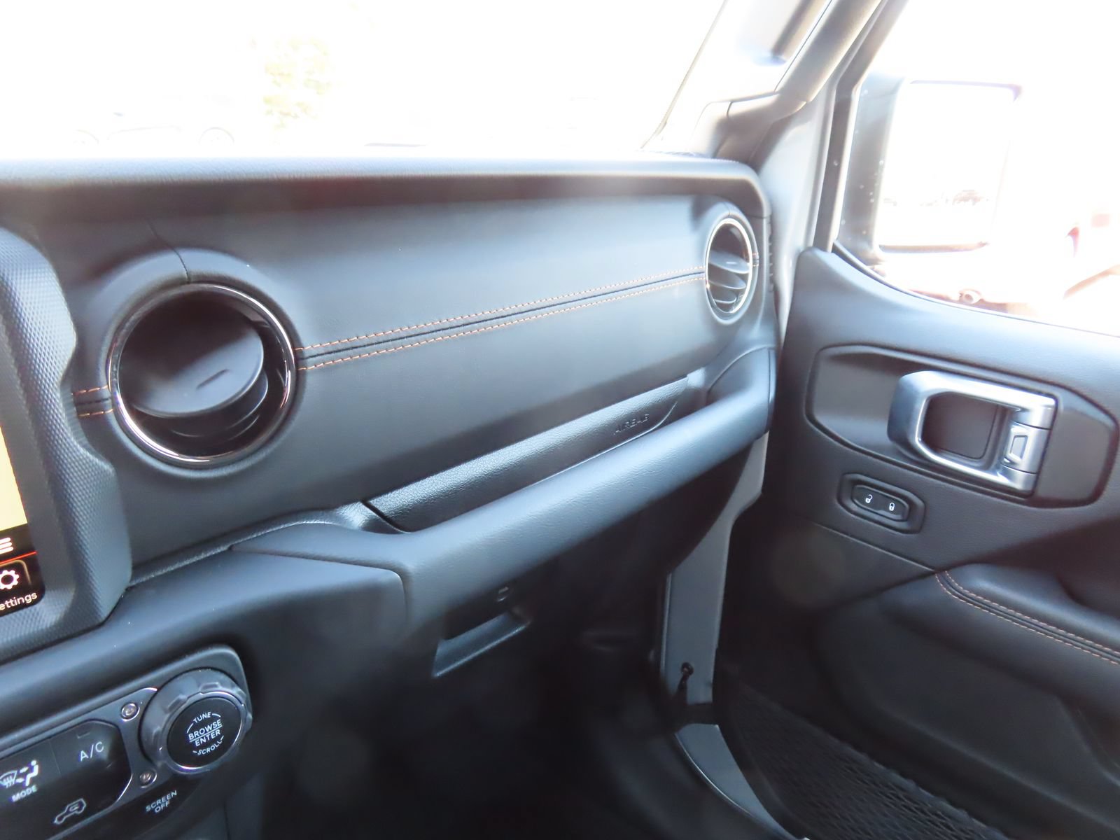 Used 2023 Jeep Wrangler Unlimited Sahara AWD/4WD image 24