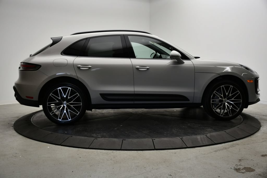 Certified 2024 Porsche Macan AWD/4WD image 8